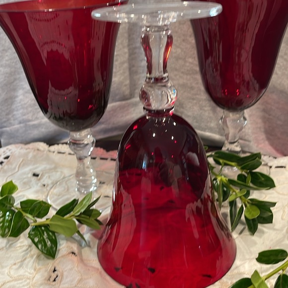 Red vintage goblets with a clear bubble base - Picture 3 of 9